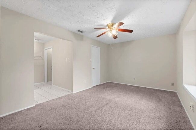 Building Photo - 18703 Lippizaner Dr