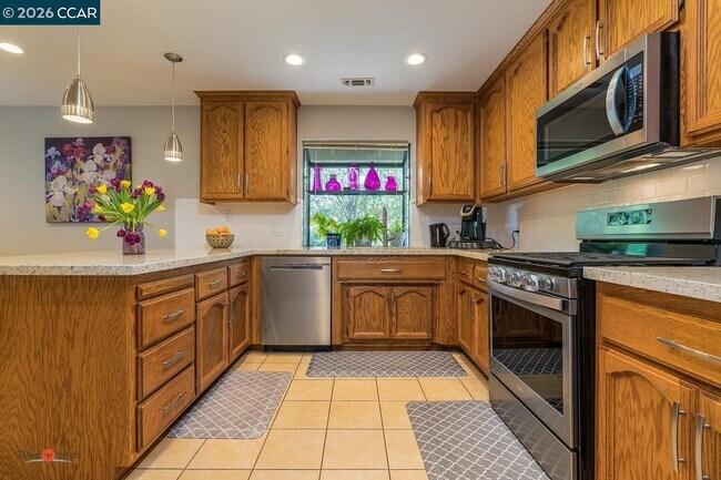 Building Photo - 2904 Canterbury Cir