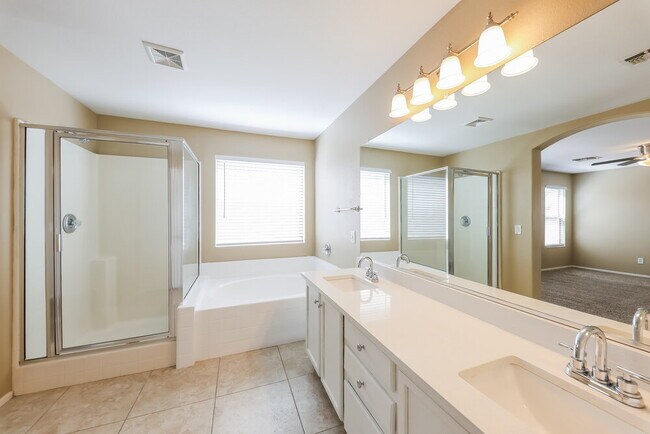 Building Photo - 15538 W Lisbon Ln