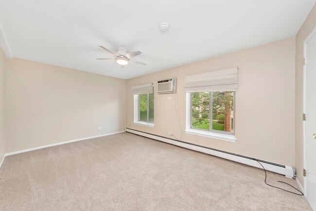 Building Photo - 2392 Abbeywood Dr