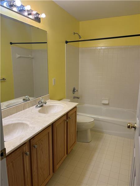 Building Photo - 10201 Hartwood Ct