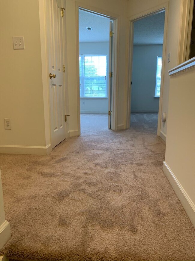 Building Photo - 205 Clusters Cir
