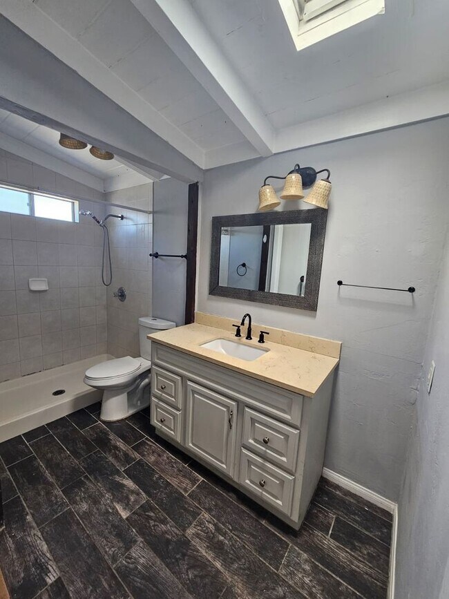Building Photo - 352 Bonito Ave