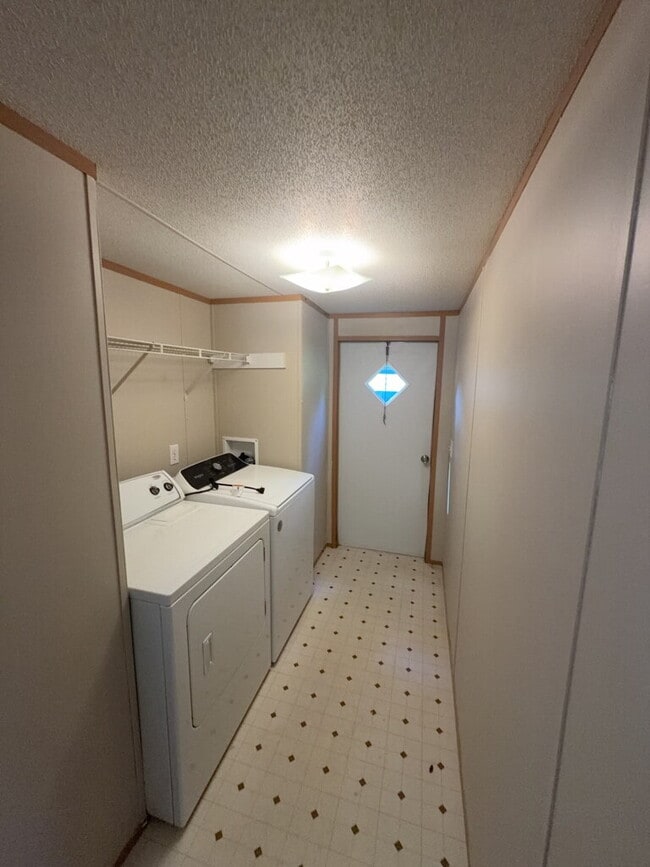 Building Photo - Charming 2 Bedroom Mobile Home