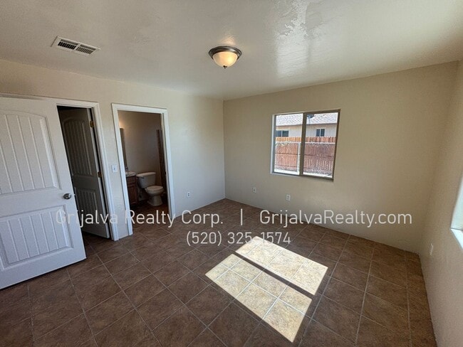 Building Photo - 5015 S Park Ave