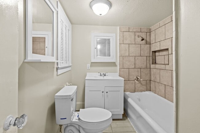 Building Photo - 1618 W Kings Hwy