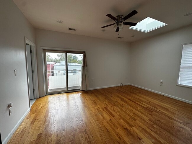 Building Photo - 134 Bostwick Ave