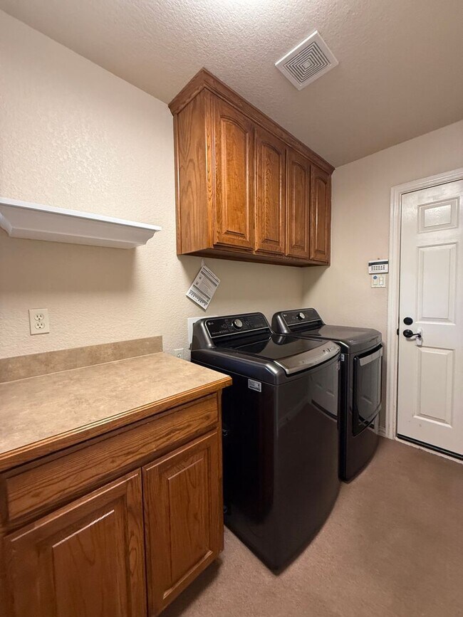 Building Photo - 5 bedroom - Great OUTDOOR LIVING - ALEDO ISD