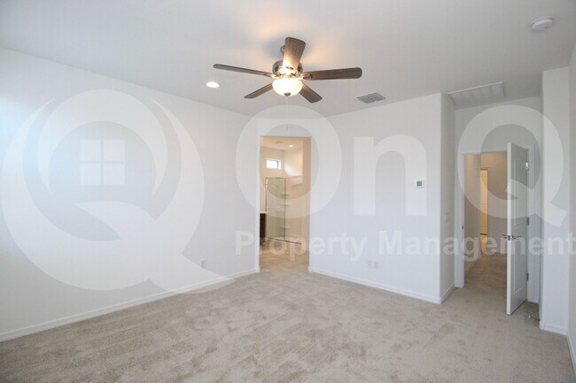 Building Photo - 8810 W Pasadena Ave