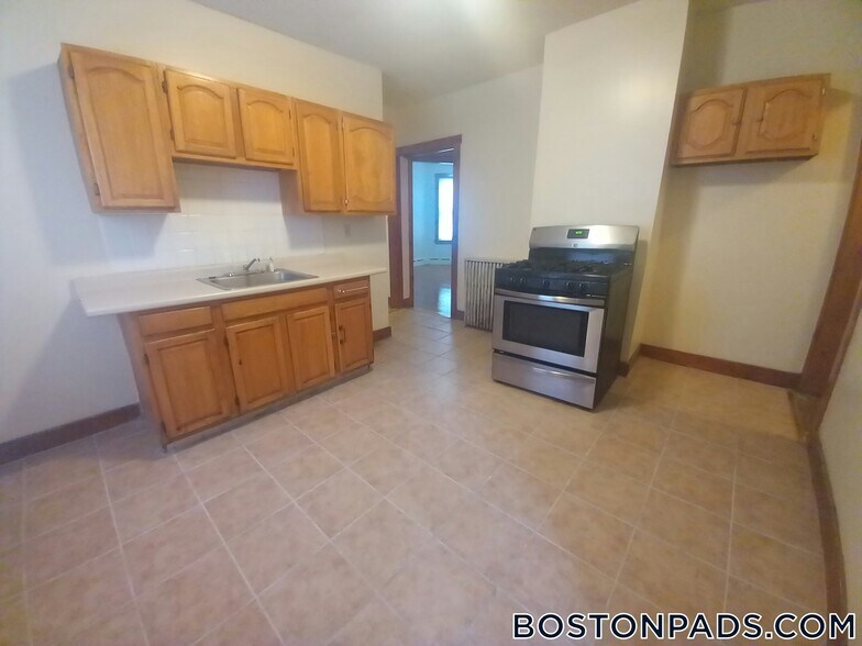 Building Photo - 125 Capen St