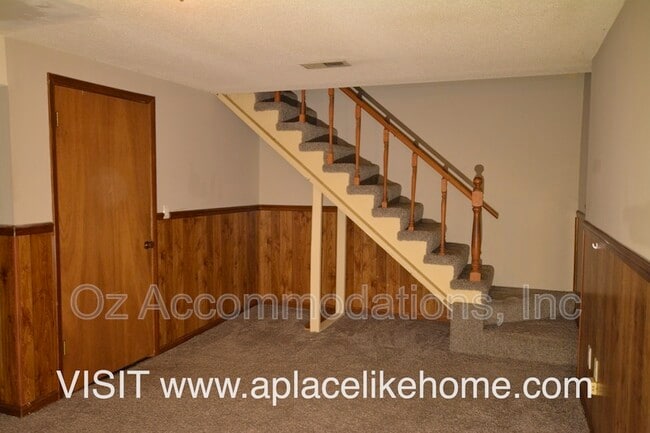 Building Photo - 8503 Sarah Ln