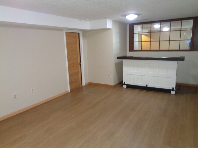 Building Photo - 207 Cottonwood Rd