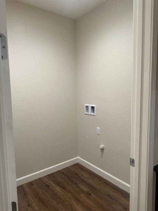 Building Photo - $500.00 off first full months if possessio...