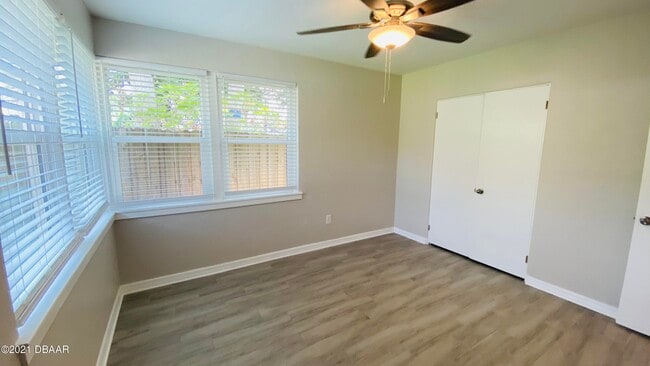 Building Photo - 914 N Wild Olive Ave