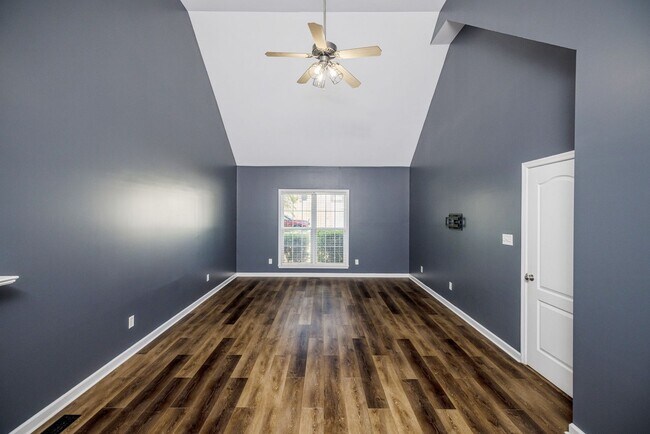 Building Photo - 4893 Somerset Dr