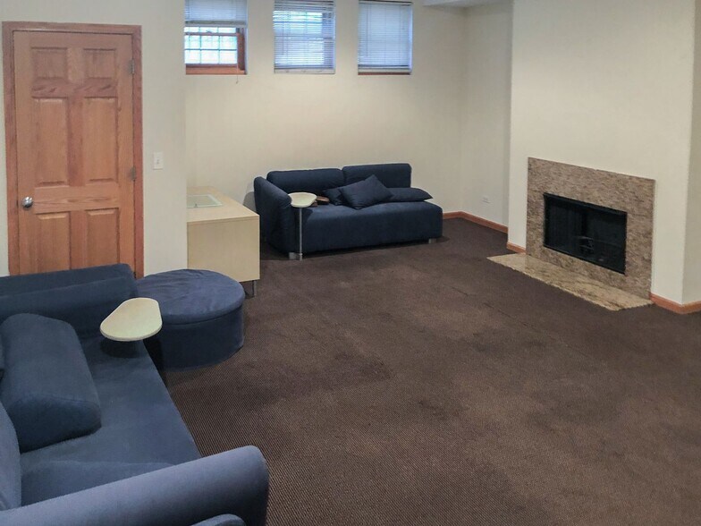 Downstairs - 1321 W Belmont Ave