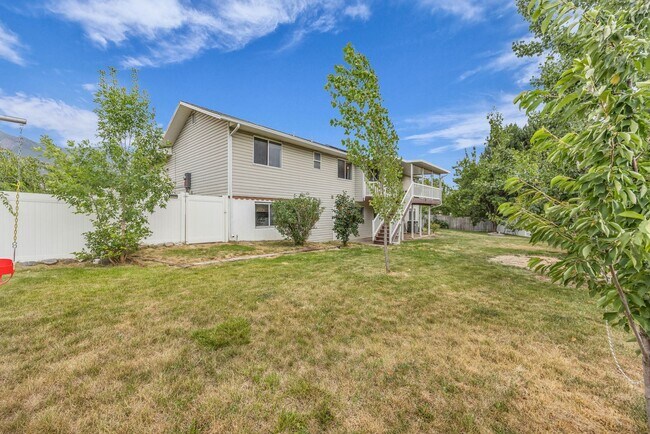 Building Photo - 567 N Allanwood Pl