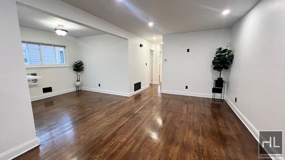 Building Photo - 256 STREET