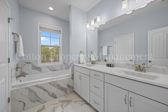 Building Photo - 807 Dan Owen Dr