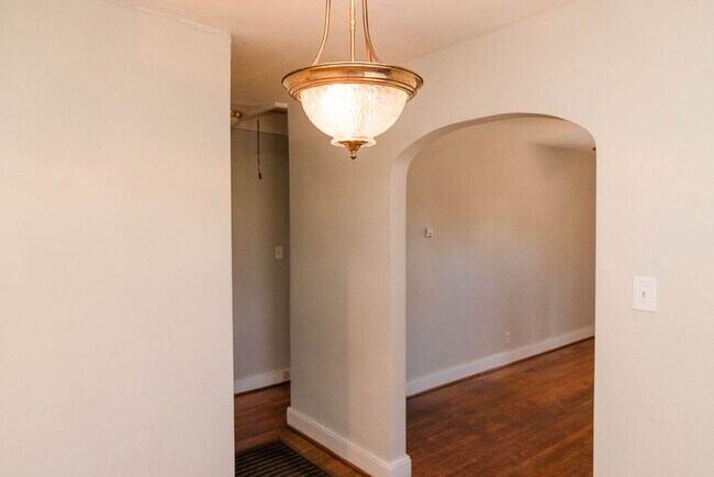 Building Photo - LEASING SPECIAL: 1/2 MONTH FREE IF SIGNED BY 8/10/2026