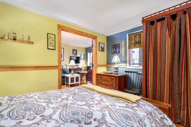 Building Photo - 94 Washington St