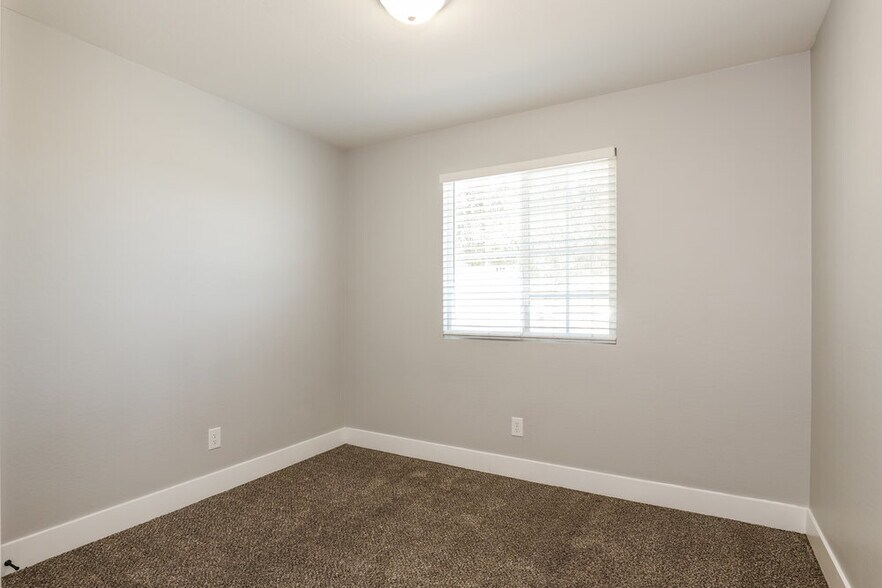 Building Photo - 3865 W Gaby Rd