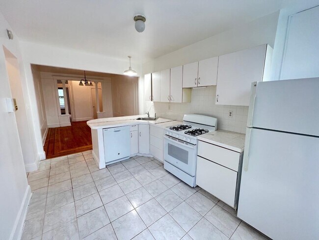 Building Photo - 314 York St