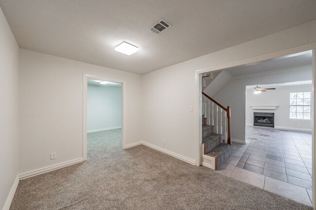 Building Photo - Spacious 5 Bedroom Home with Walk-Out Base...
