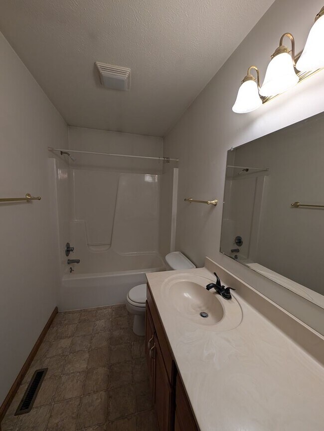 Building Photo - 63660 Hidden Ridge Ct