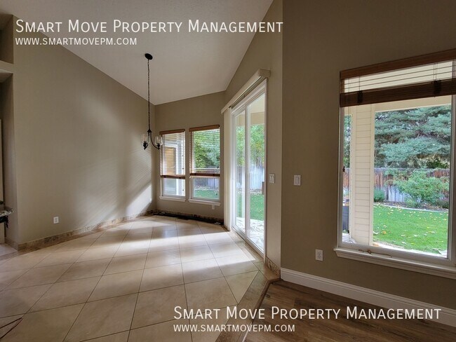 Building Photo - 1096 N Glenabby Pl
