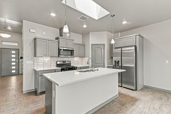 Building Photo - 12760 Dorchester Ave