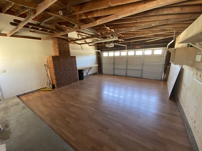 Building Photo - Private Room with Ensuite Bath in Lompoc
