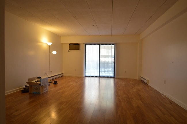 Building Photo - 125 Pleasant St