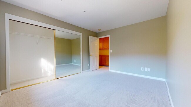 Building Photo - 123 Warbler Ln