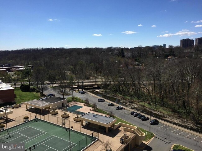 Building Photo - 4500 S Four Mile Run Dr