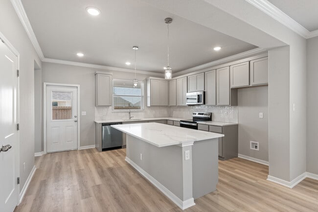 Building Photo - 517 La Parra Bend