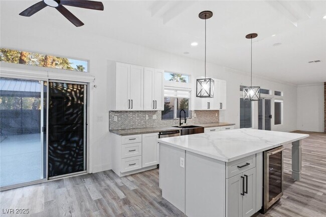 Building Photo - 4630 Laguna Vista St