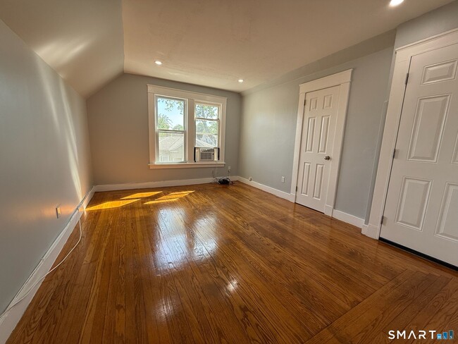 Building Photo - 253 Willow St