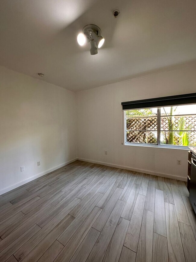 Building Photo - BRAND NEW 1BD APT IN THE HEART OF ART DECO