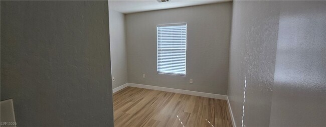 Building Photo - 395 Kensington Palace Ave