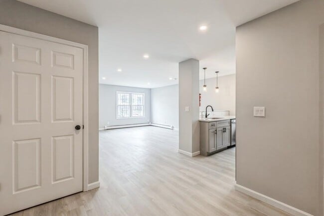 Primary Photo - 260 Randolph Ave