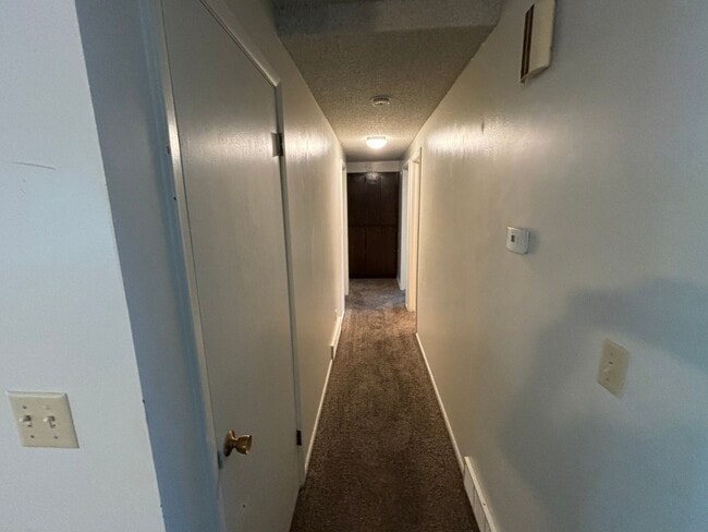 Building Photo - Nice and Spacious Orem Home