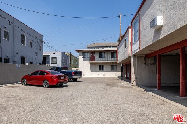 Building Photo - 1208 W Adams Blvd