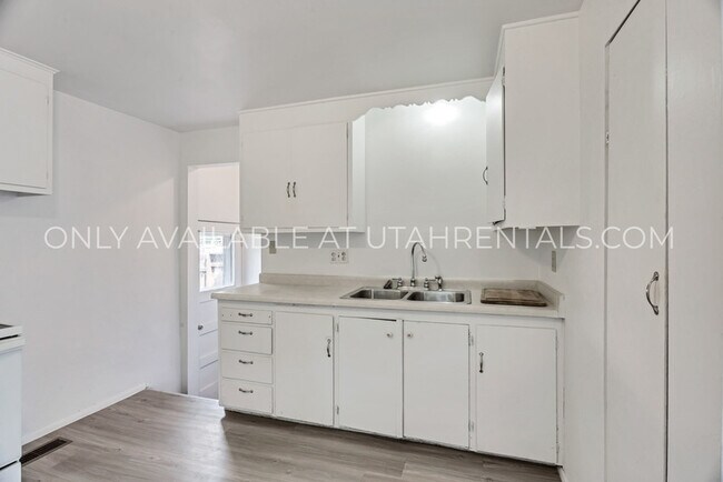 Building Photo - 729 E 4565 S