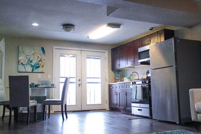 Building Photo - 203 Quaker Way