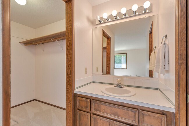 Building Photo - Single-Level Living Near South Hillsboro's Best Amenities