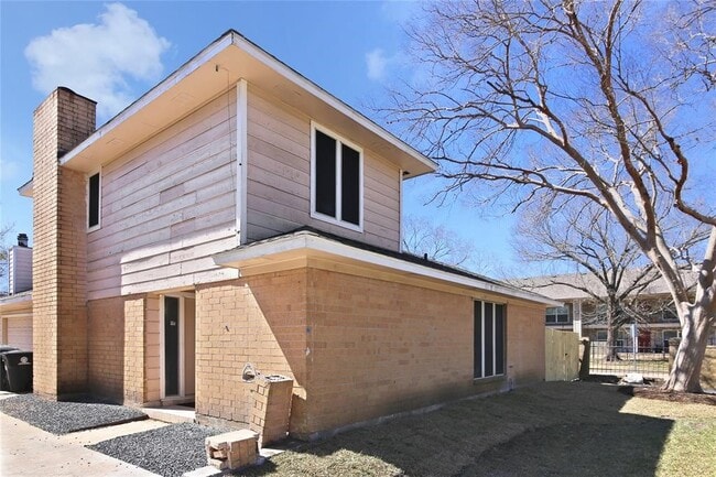 Building Photo - 10839 Sugar Hill Dr