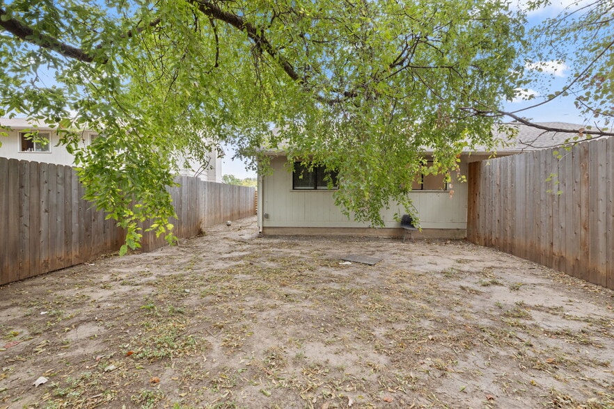 Gated Backyard - 1805 Mearns Meadow Blvd