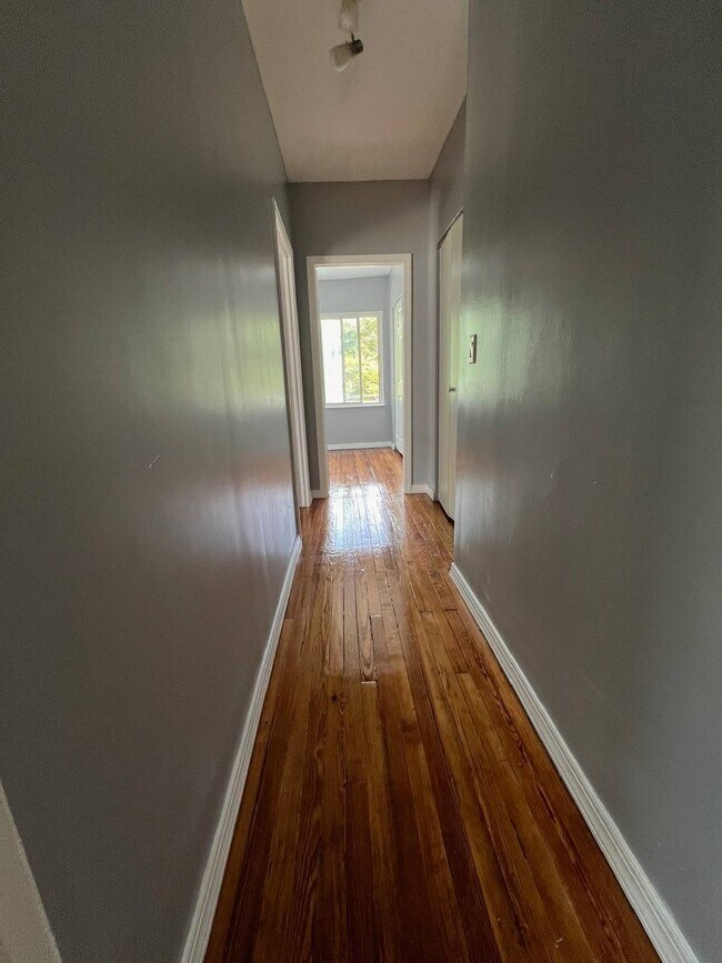 Building Photo - 27 Alton Pl