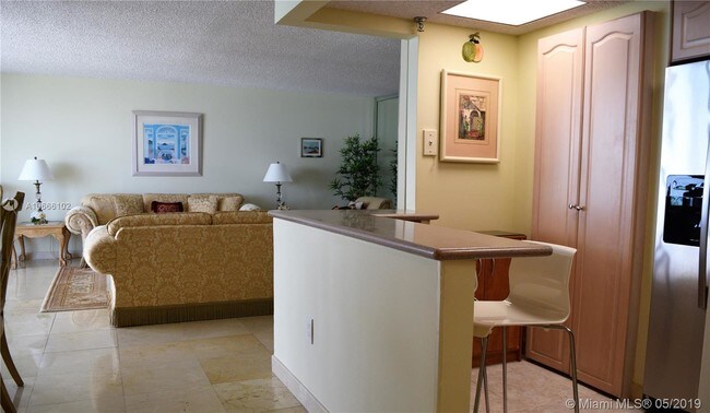Building Photo - 6061 Collins Ave